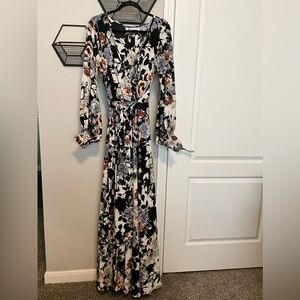 Meghan Los Angeles Women Floral Maxi Dress with Long Sleeves V-Neckline Small